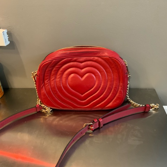 A nice red crossover - Picture 2 of 2